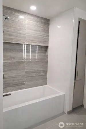 $2,975 | 2510 6th Avenue, Unit 1409, Seattle, WA 98121