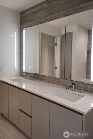 $2,975 | 2510 6th Avenue, Unit 1409, Seattle, WA 98121