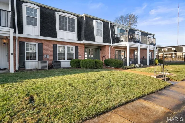 $105,000 | 1725 Herault Place, Unit G, St. Louis, MO 63125