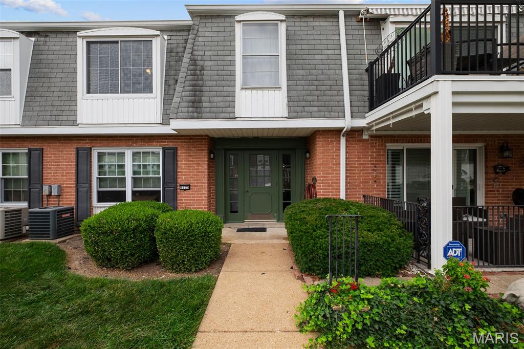 1725 Herault Place, Unit G St. Louis, MO 63125 - Photo 4 of 29