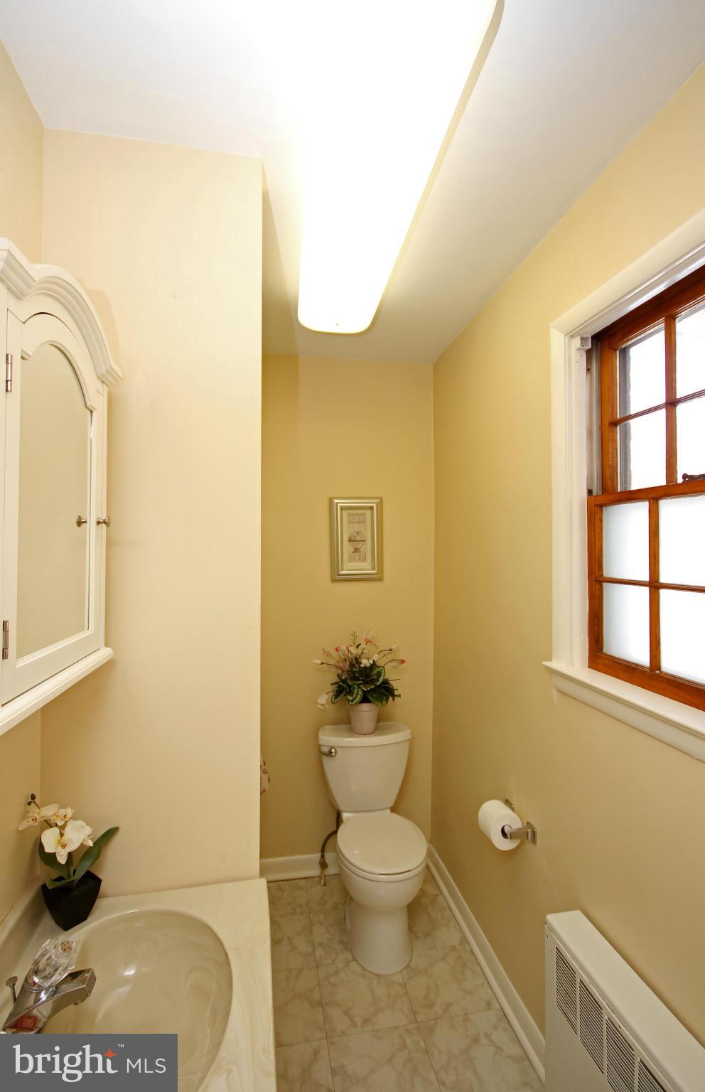 8444 Alvin Road Pasadena, MD 21122 - Photo 11 of 29 Bath