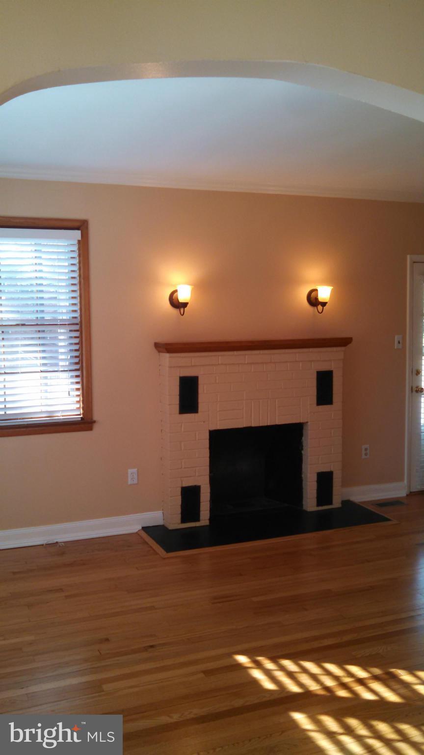 8444 Alvin Road Pasadena, MD 21122 - Photo 13 of 29 Living Room