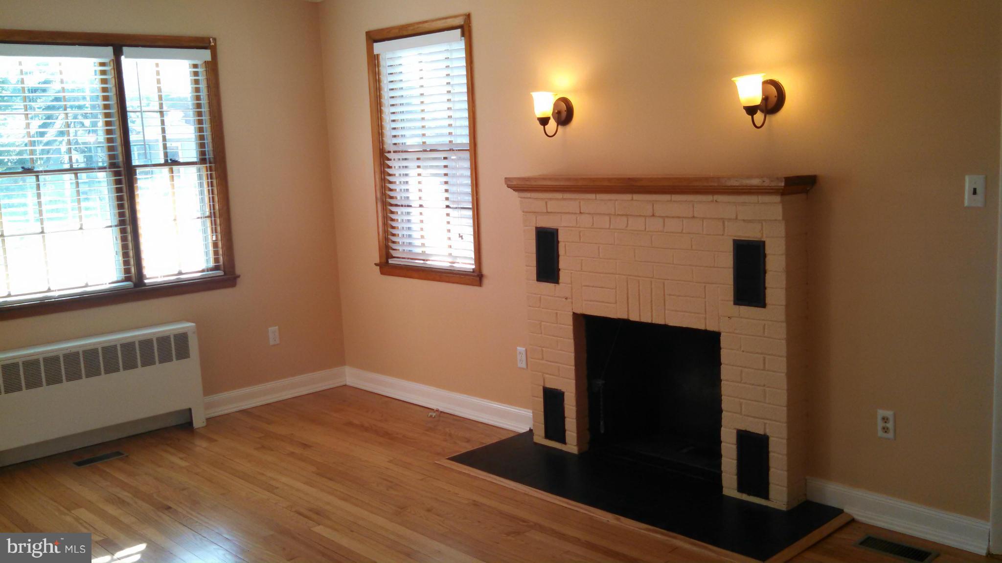 8444 Alvin Road Pasadena, MD 21122 - Photo 15 of 29 Living Room