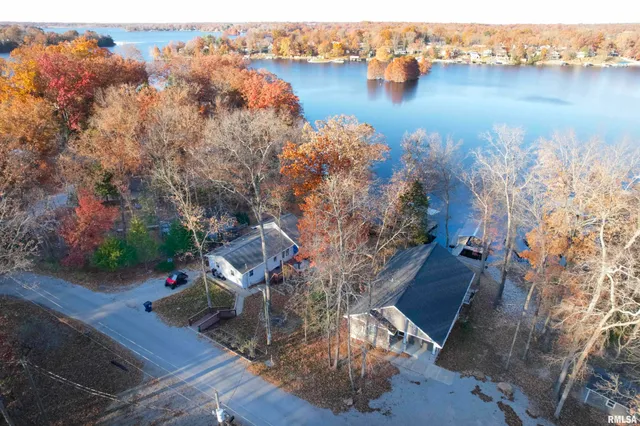 $525,000 | 895 Lake Shore Drive North, Goreville, IL 62939