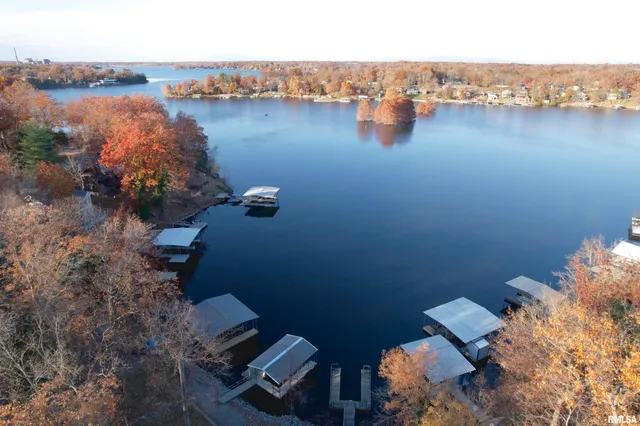 $525,000 | 895 Lake Shore Drive North, Goreville, IL 62939