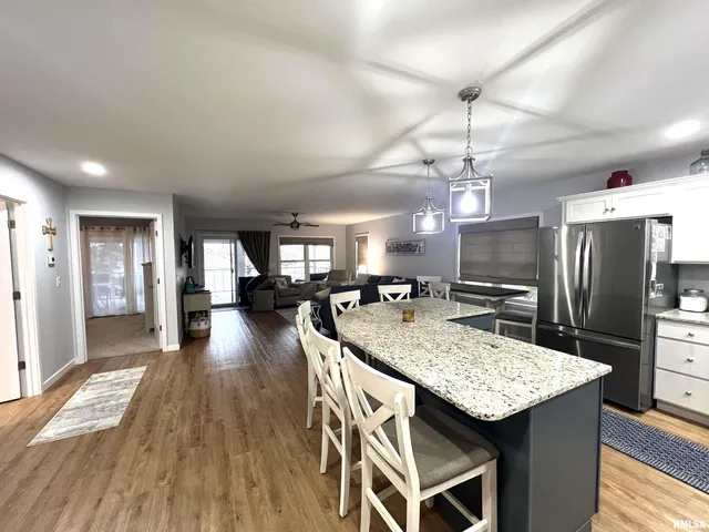 $525,000 | 895 Lake Shore Drive North, Goreville, IL 62939