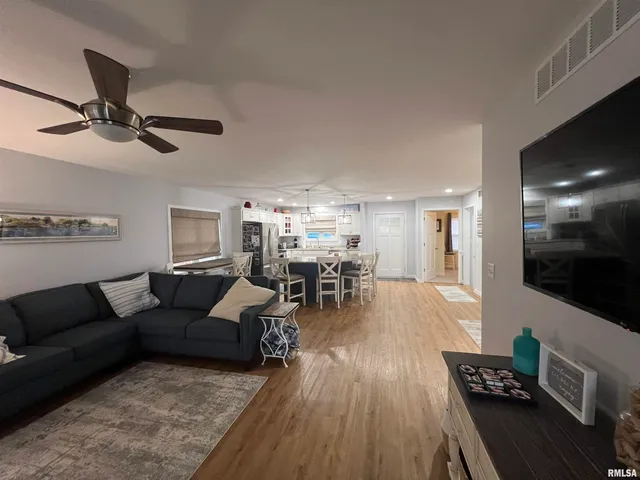 $525,000 | 895 Lake Shore Drive North, Goreville, IL 62939