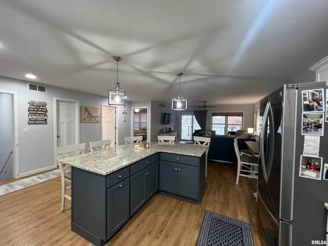 $525,000 | 895 Lake Shore Drive North, Goreville, IL 62939