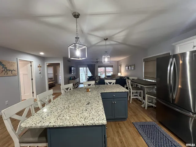 $525,000 | 895 Lake Shore Drive North, Goreville, IL 62939