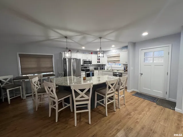 $525,000 | 895 Lake Shore Drive North, Goreville, IL 62939