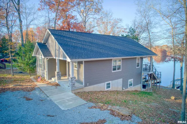 $525,000 | 895 Lake Shore Drive North, Goreville, IL 62939