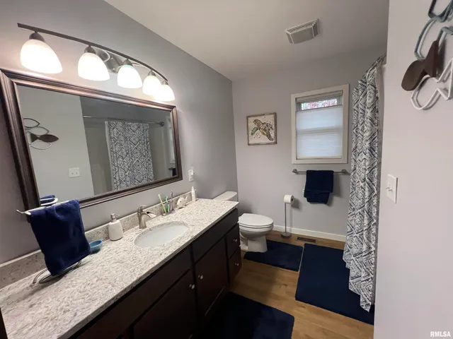 $525,000 | 895 Lake Shore Drive North, Goreville, IL 62939