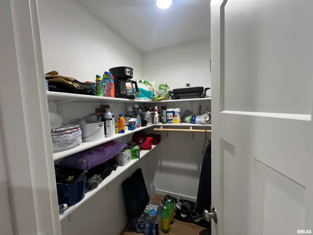 $525,000 | 895 Lake Shore Drive North, Goreville, IL 62939