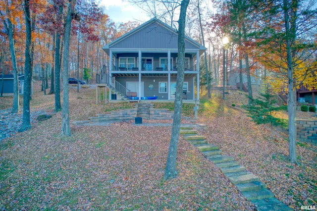 $525,000 | 895 Lake Shore Drive North, Goreville, IL 62939