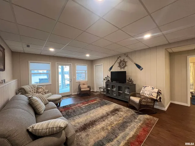 $525,000 | 895 Lake Shore Drive North, Goreville, IL 62939