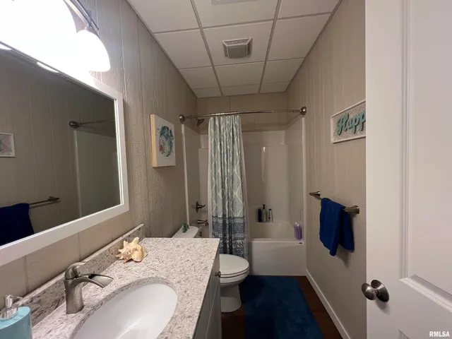 $525,000 | 895 Lake Shore Drive North, Goreville, IL 62939