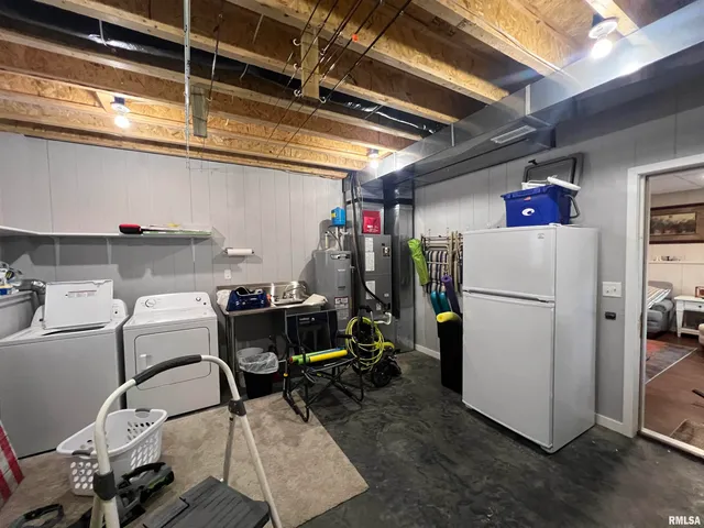 $525,000 | 895 Lake Shore Drive North, Goreville, IL 62939