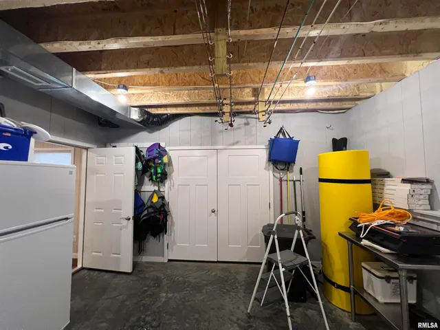 $525,000 | 895 Lake Shore Drive North, Goreville, IL 62939