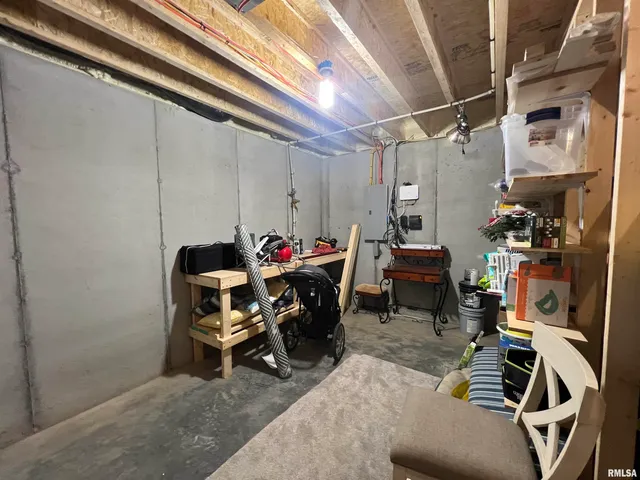 $525,000 | 895 Lake Shore Drive North, Goreville, IL 62939