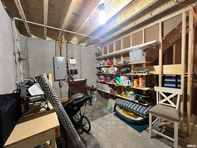 $525,000 | 895 Lake Shore Drive North, Goreville, IL 62939