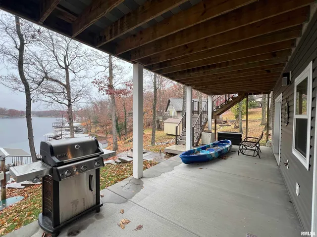 $525,000 | 895 Lake Shore Drive North, Goreville, IL 62939