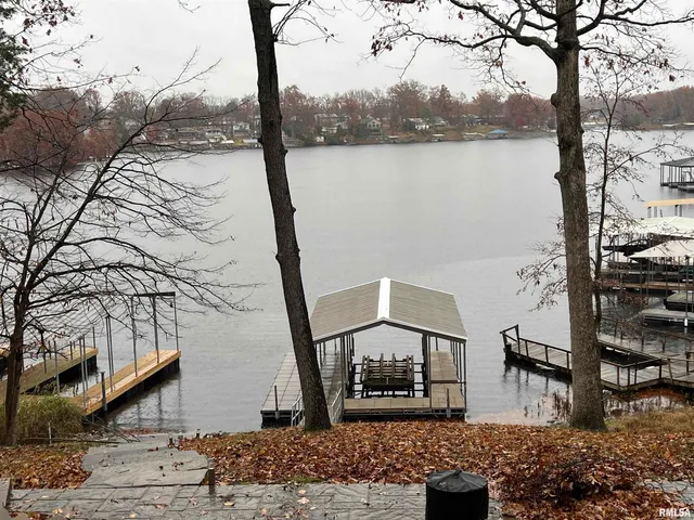 $525,000 | 895 Lake Shore Drive North, Goreville, IL 62939