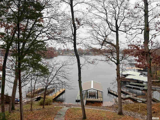 $525,000 | 895 Lake Shore Drive North, Goreville, IL 62939