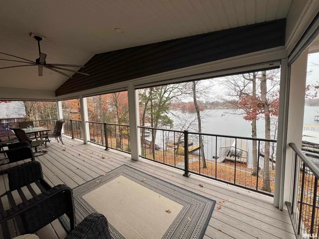 $525,000 | 895 Lake Shore Drive North, Goreville, IL 62939