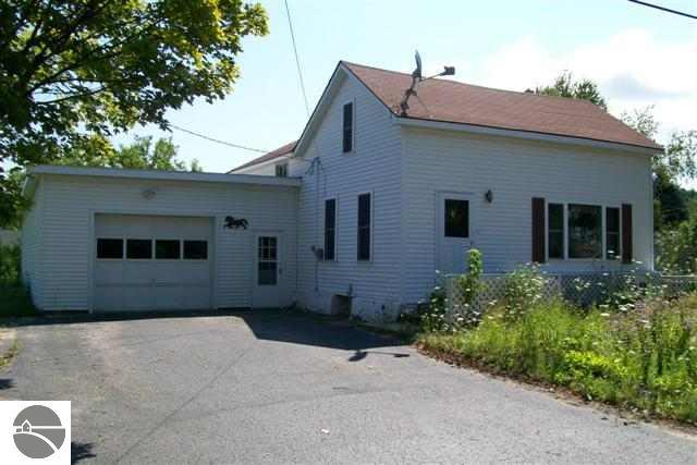 511 Cleveland Avenue Cheboygan, MI 49721 - Photo 1 of 15 1719197.JPG