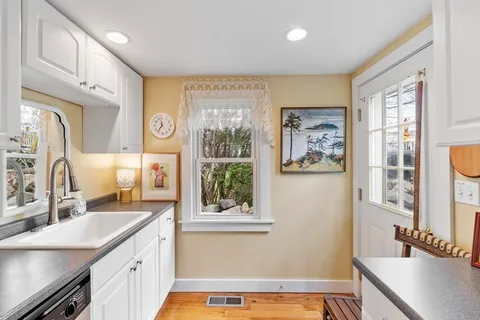 $2,300 | 34 High Street, Unit C, Rockport, MA 01966