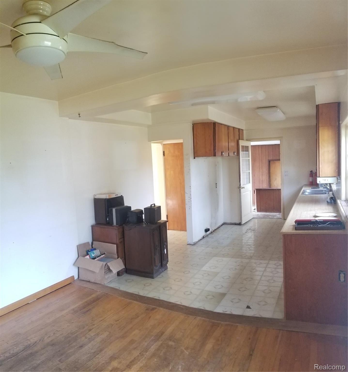 47700 Shelby Road Utica, MI 48317 - Photo 18 of 28 20200902_162627.jpg