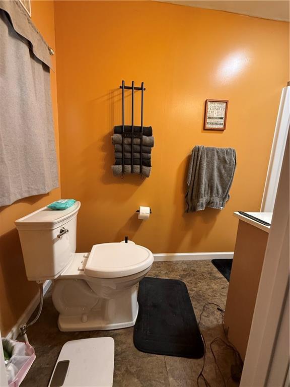 27 Hawks Trail Newborn, GA 30056 - Photo 16 of 33 a bathroom with a toilet and a mirror