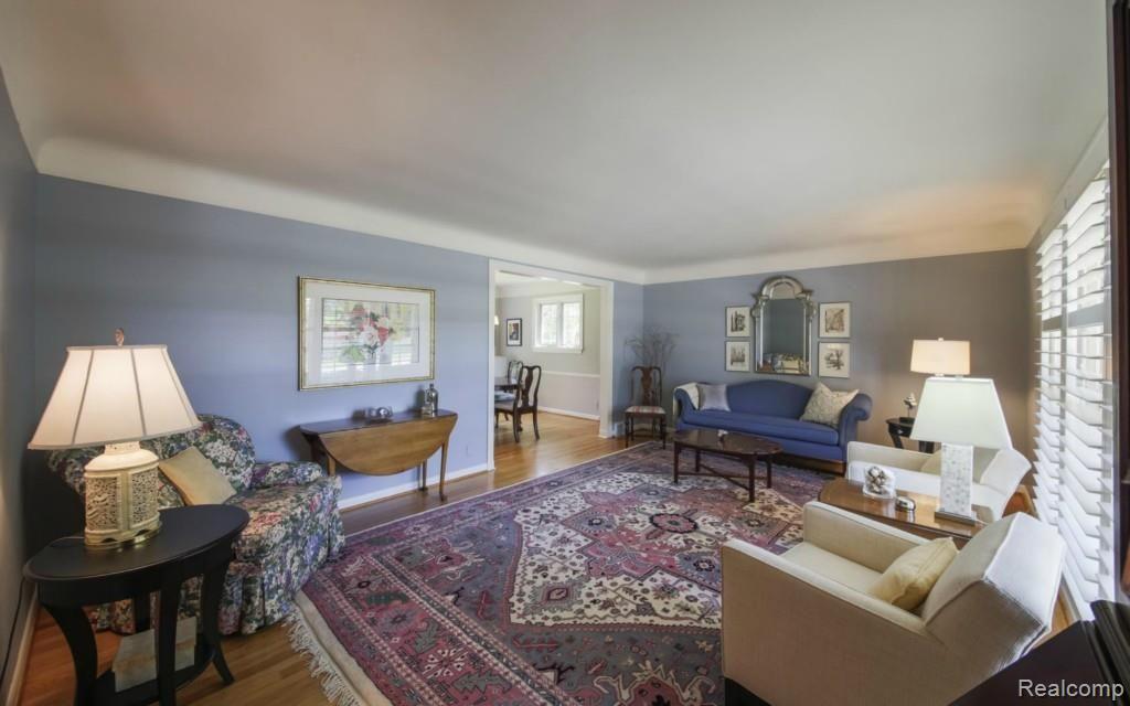 636 Cook Road Grosse Pointe Woods, MI 48236 - Photo 13 of 33