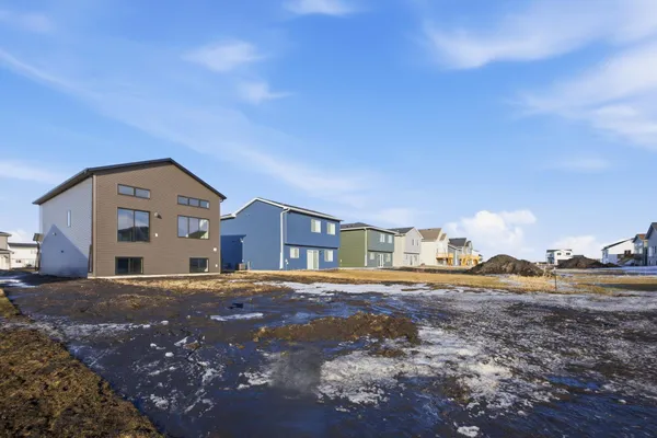 $379,900 | 6264 86th Avenue South, Horace, ND 58047