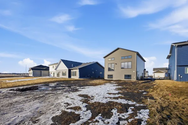 $379,900 | 6264 86th Avenue South, Horace, ND 58047