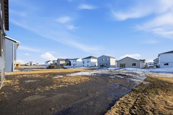 $379,900 | 6264 86th Avenue South, Horace, ND 58047
