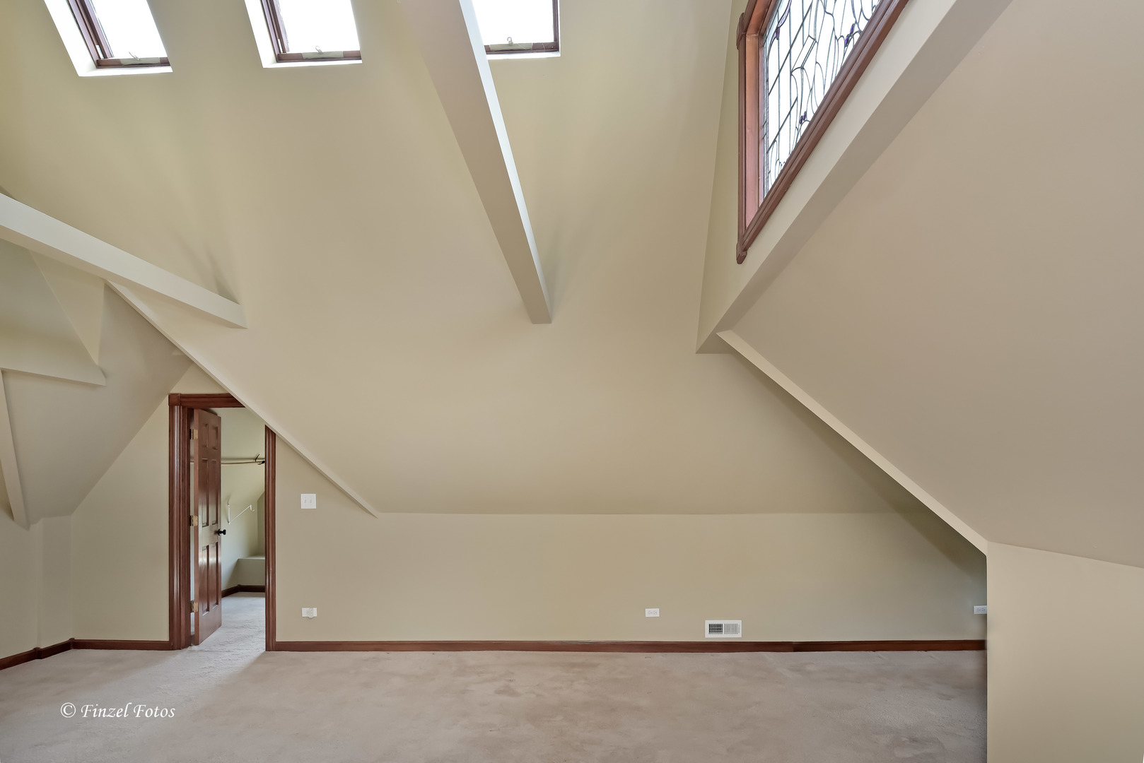 331 Griswold Street Elgin, IL 60123 - Photo 14 of 36 a view of entryway