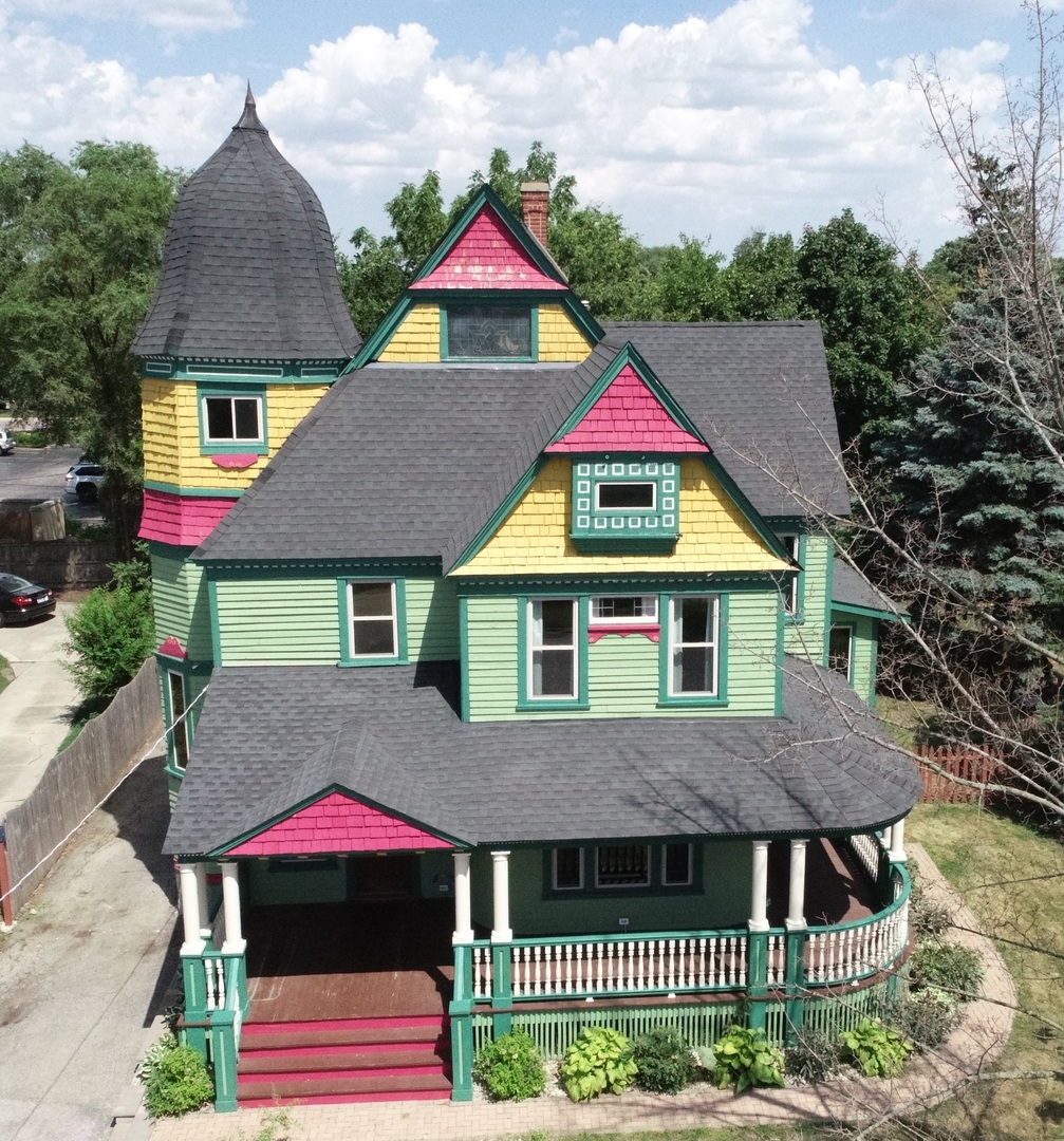 331 Griswold Street Elgin, IL 60123 - Photo 35 of 36 a front view of house with yard and outdoor seating