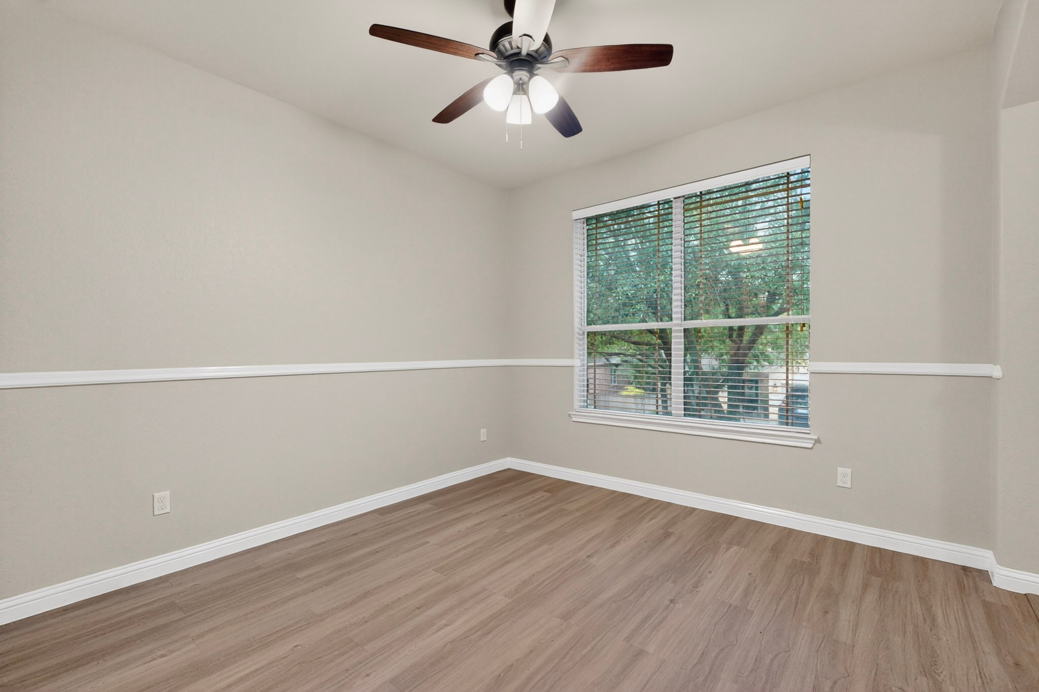 178 Limestone Trail Austin, TX 78737 - Photo 7 of 40 Neutral wall paint with chair rail molding and wood-finish flooring