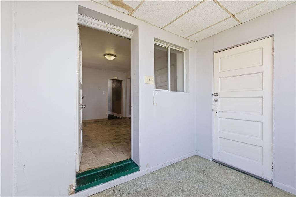 31 Perry View Avenue Pittsburgh, PA 15214 - Photo 29 of 32 Enclosed rear mudroom off of kitchen and to back porch.