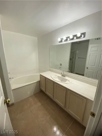 $1,250 | 4404 West W Lake, Unit 102, Las Vegas, NV 89108