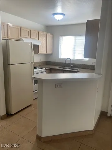 $1,250 | 4404 West W Lake, Unit 102, Las Vegas, NV 89108