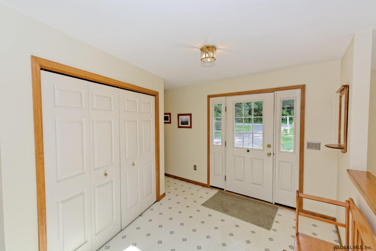 44 Blue Barns Road Rexford, NY 12148 - Photo 2 of 25 Photo 2