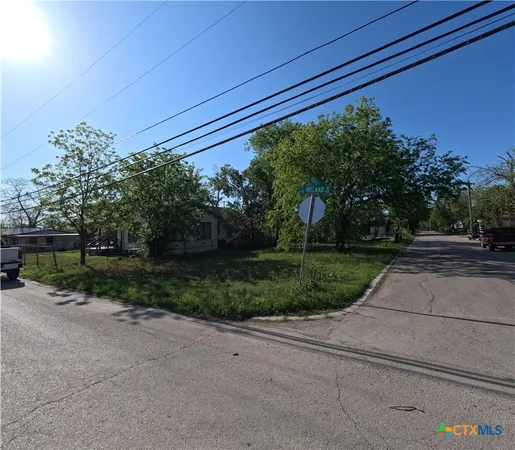 a view of a back yard