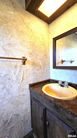 $226,000 | 14228 Lake Of Egypt Road, Marion, IL 62959