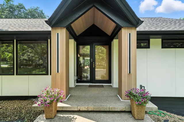 $1,180,000 | 16515 Hilltop Terrace, Minnetonka, MN 55345