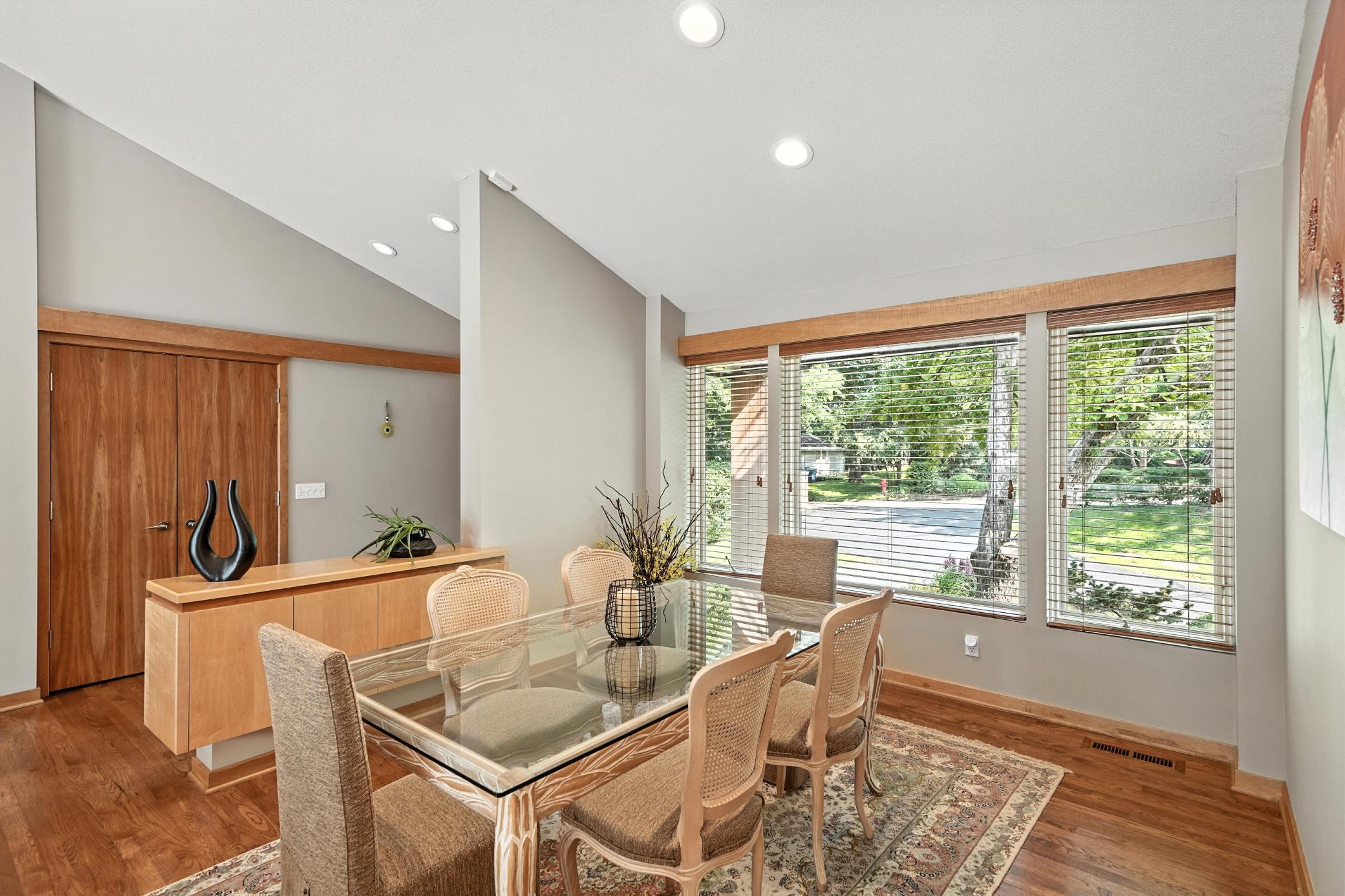 16515 Hilltop Terrace Minnetonka, MN 55345 - Photo 11 of 56