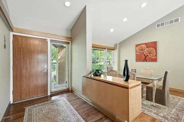 $1,180,000 | 16515 Hilltop Terrace, Minnetonka, MN 55345