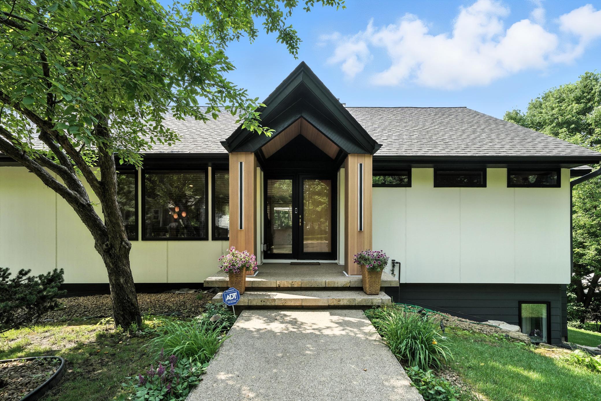 16515 Hilltop Terrace Minnetonka, MN 55345 - Photo 2 of 56