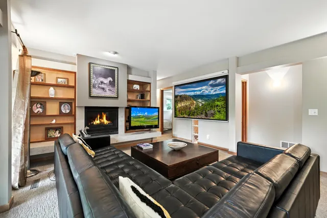 $1,180,000 | 16515 Hilltop Terrace, Minnetonka, MN 55345